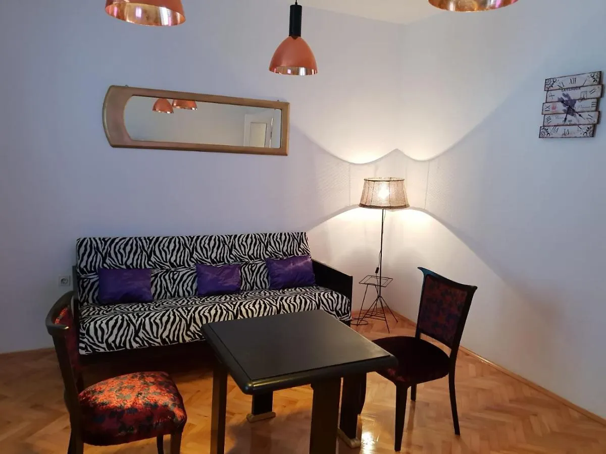 Apartman Pem Pula 0*,  Croacia